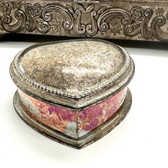 Vintage Silver Small Heart Jewelry Trinket Box - Picture 10 of 10